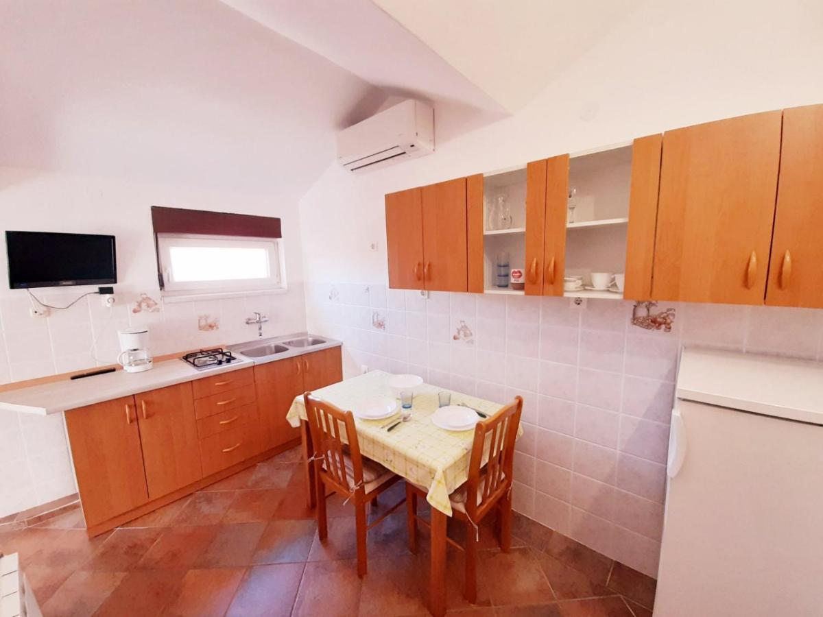 Apartments Izabela Muzic-Fornaric Cres Dış mekan fotoğraf