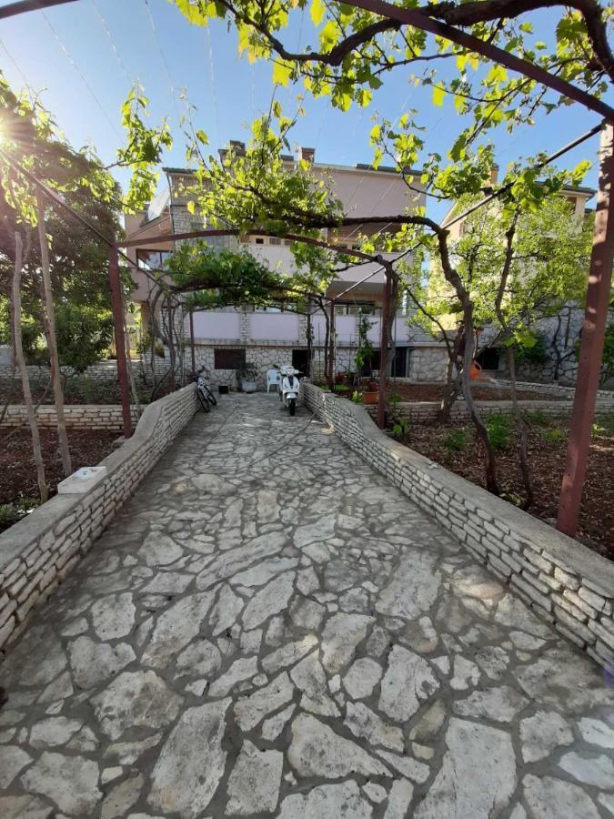 Apartments Izabela Muzic-Fornaric Cres Dış mekan fotoğraf